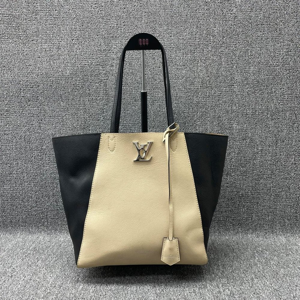 Auth Louis Vuitton Lock Me black and beige like new - Picture 2 of 11